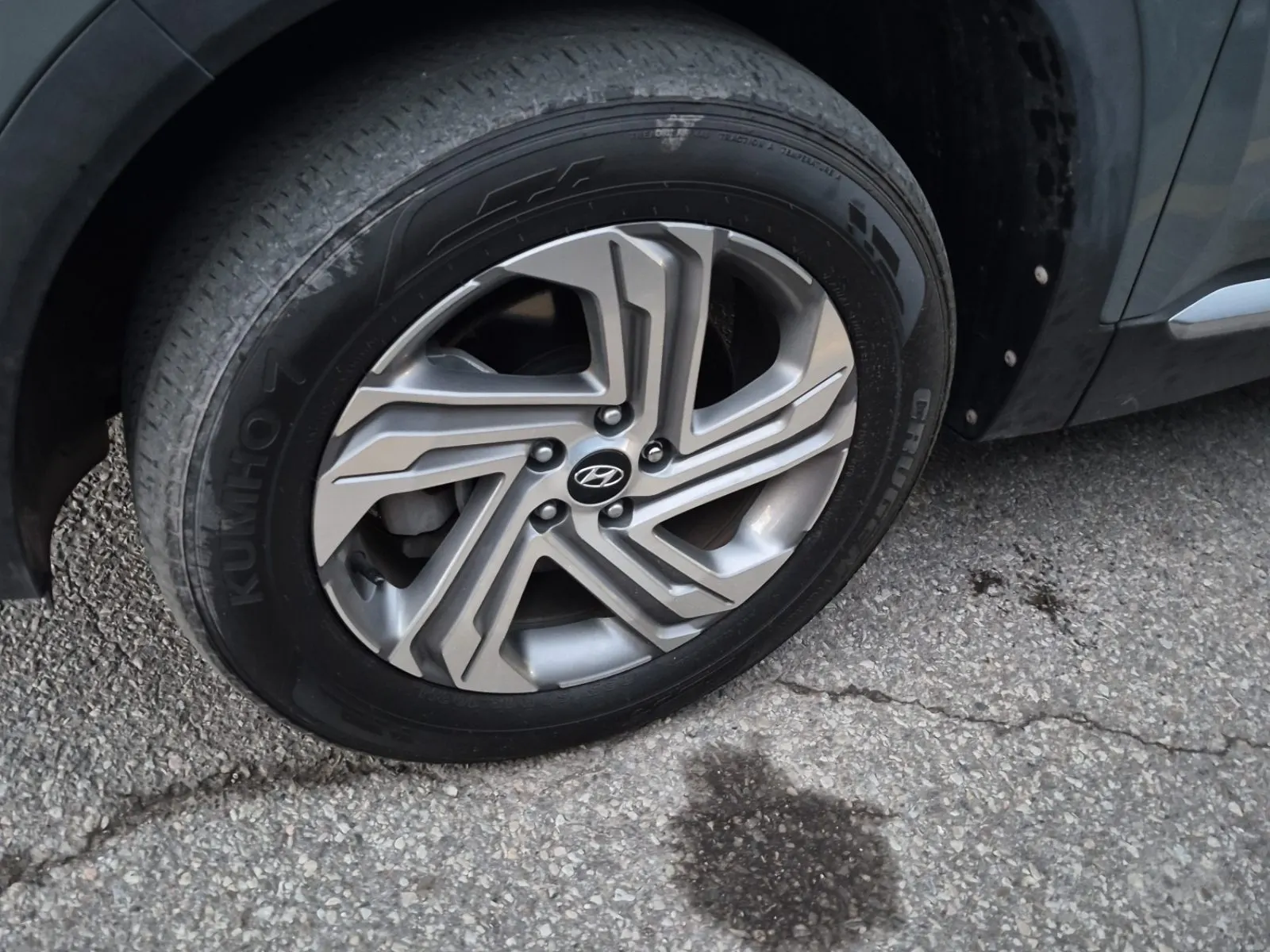 Front driver wheel/tire photo