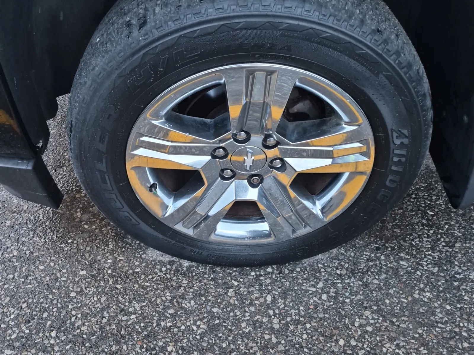 Front driver wheel/tire photo