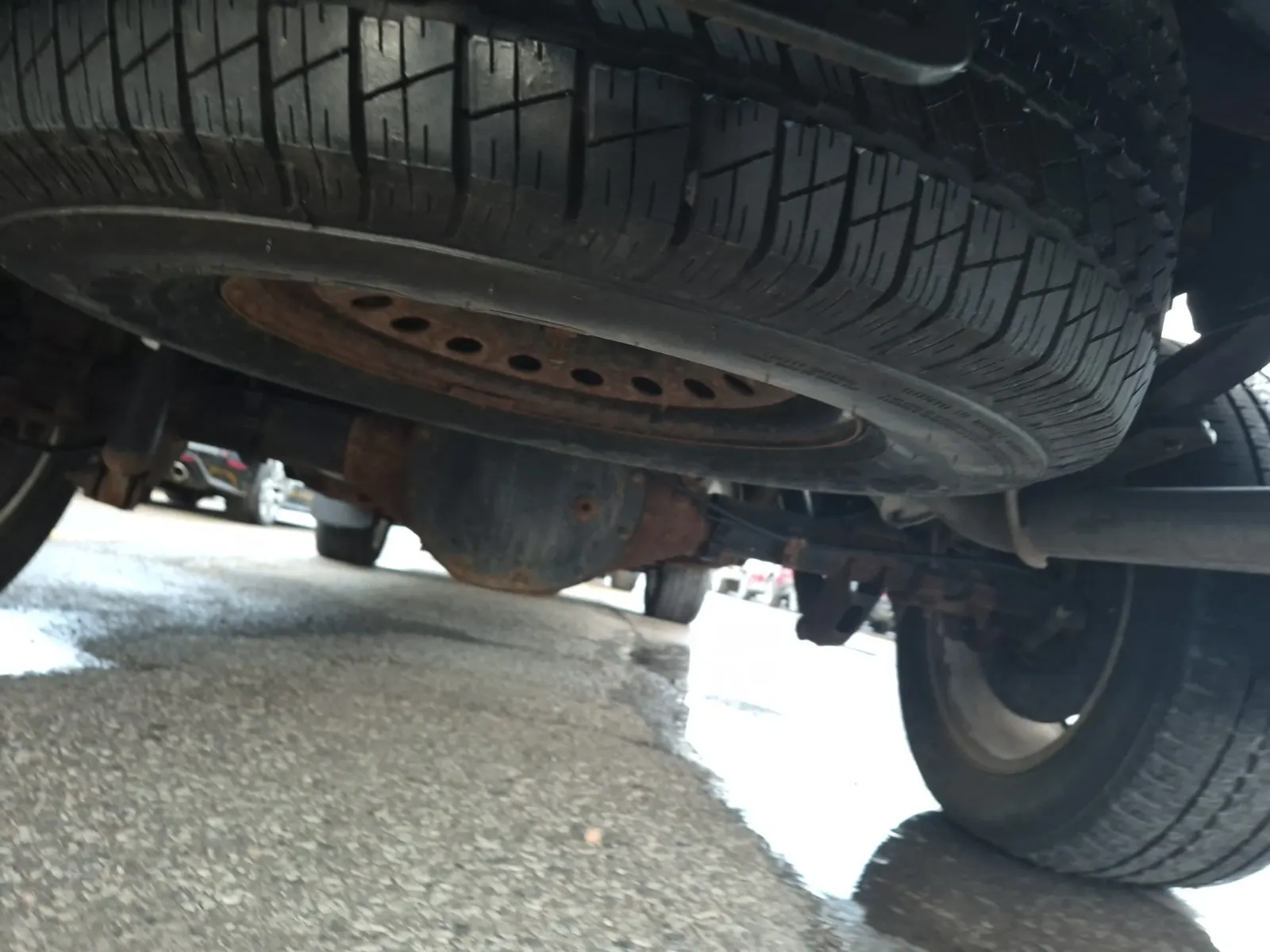 Undercarriage - Rear Photo