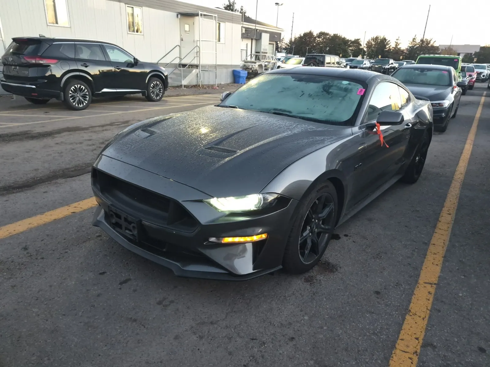 Front driver 3/4 photo