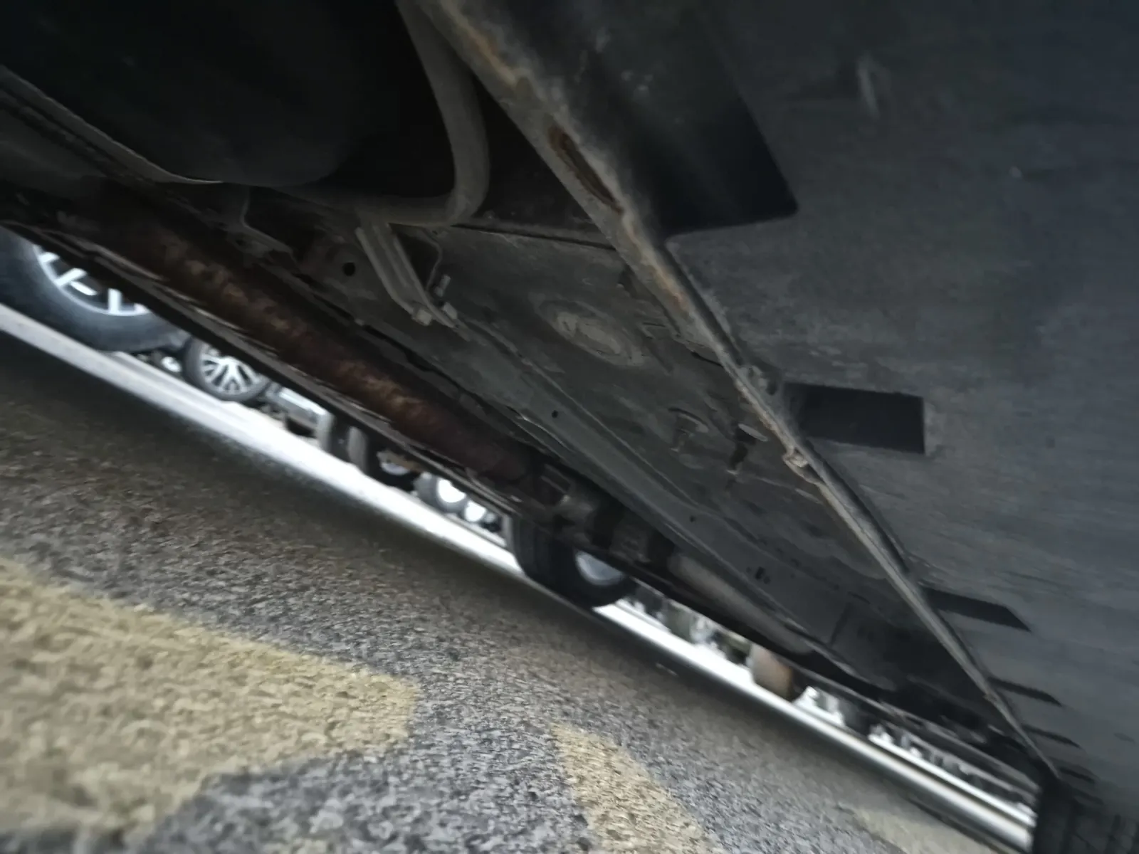 Undercarriage - Passenger Photo
