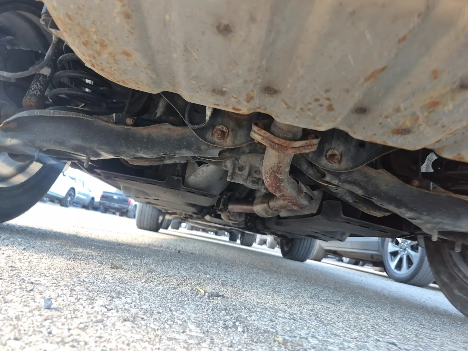 Undercarriage - Rear Photo