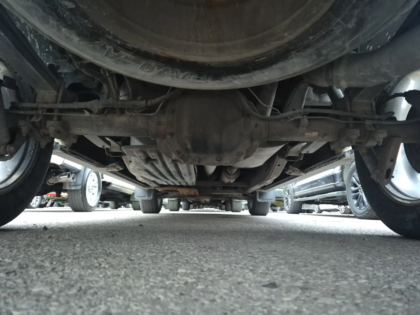 Undercarriage - Rear Photo