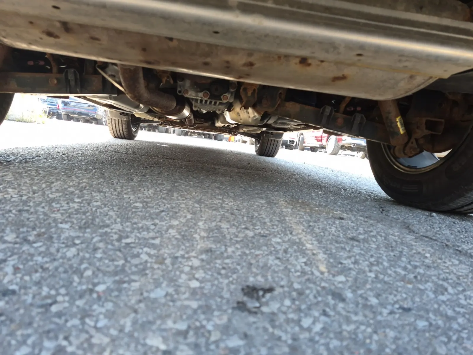 Undercarriage - Rear Photo