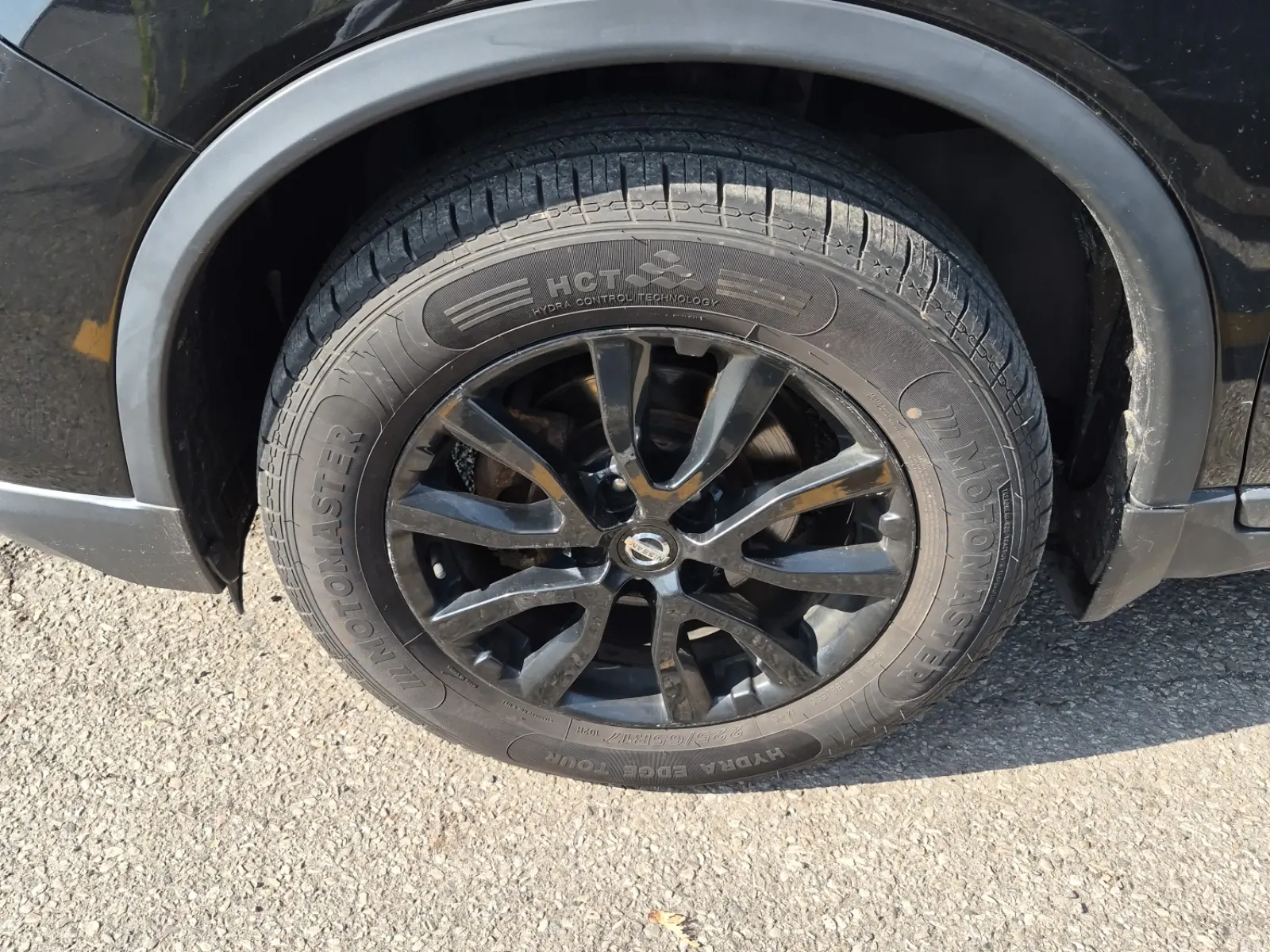 Front driver wheel/tire photo