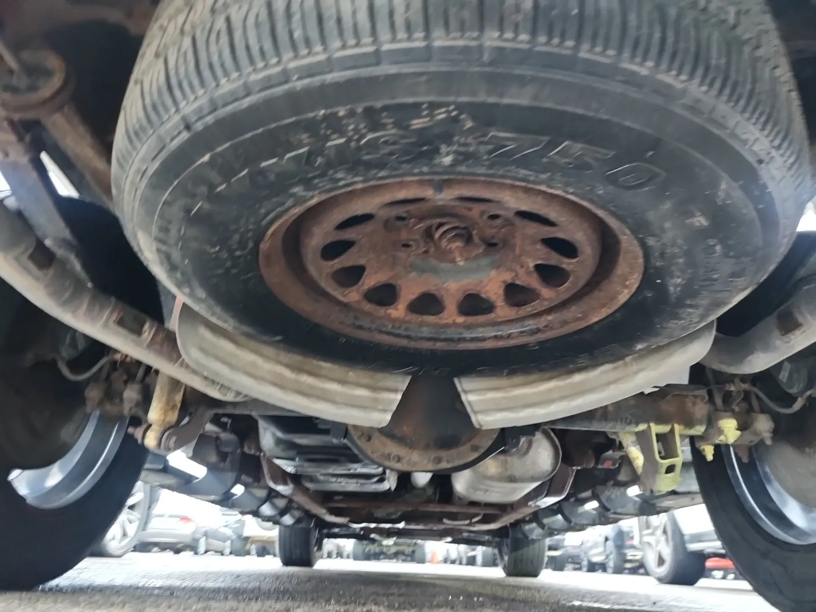 Undercarriage - Rear Photo