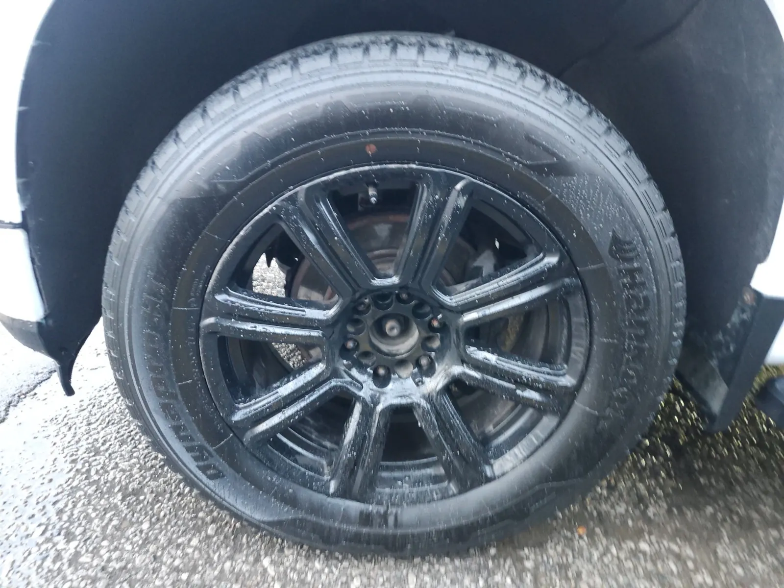 Front driver wheel/tire photo
