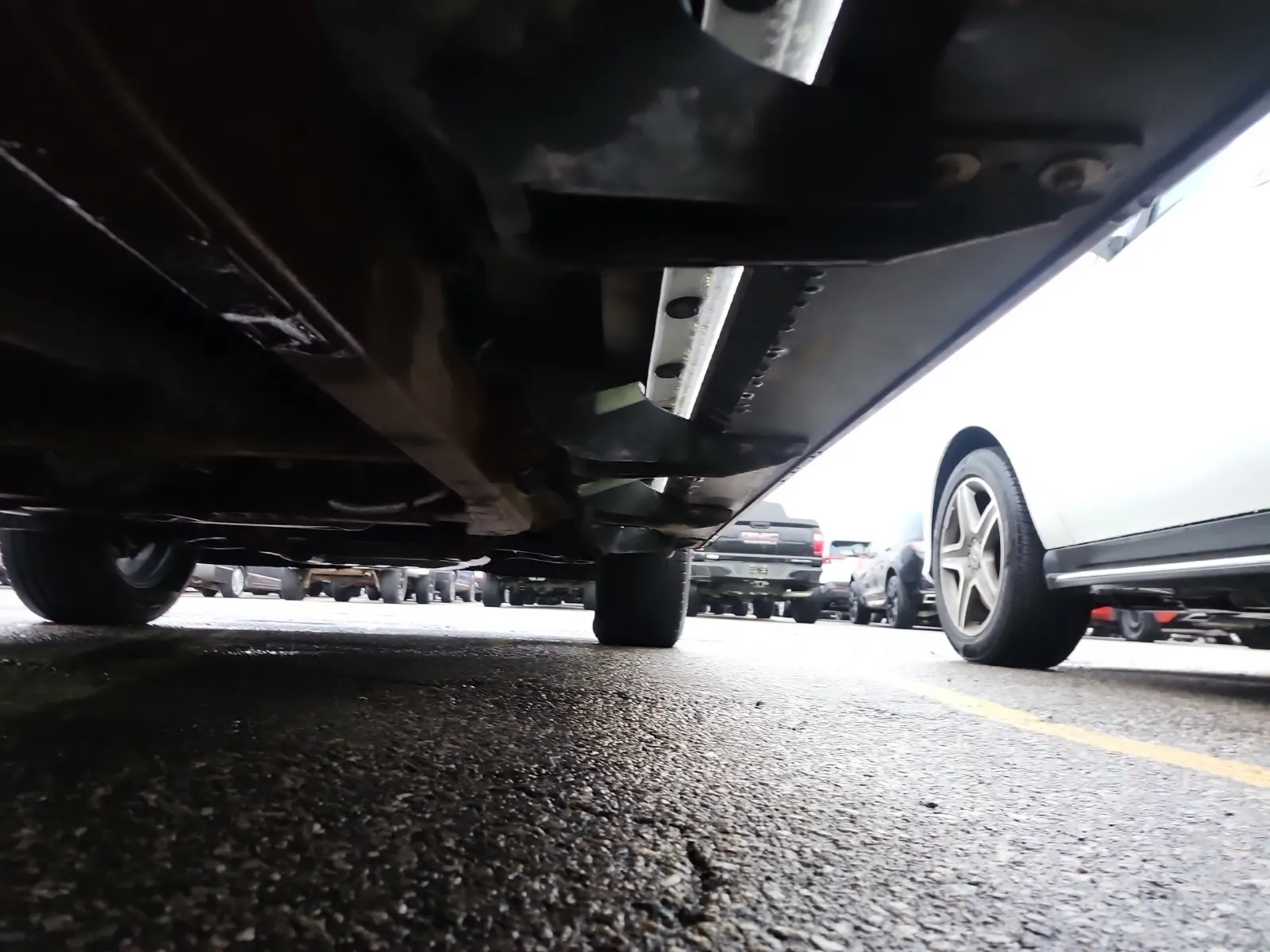 Undercarriage - Passenger Photo