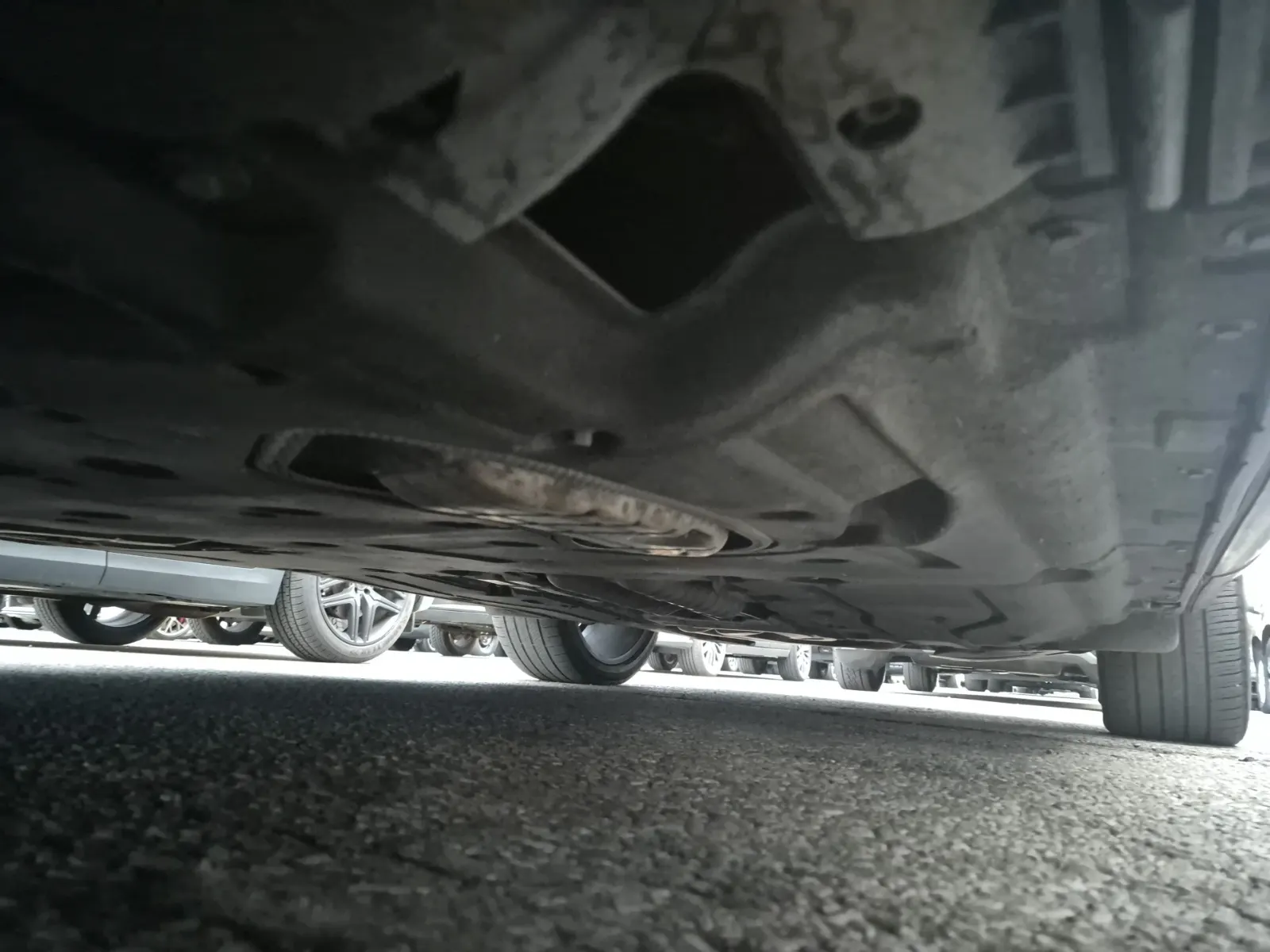 Undercarriage - Driver Photo