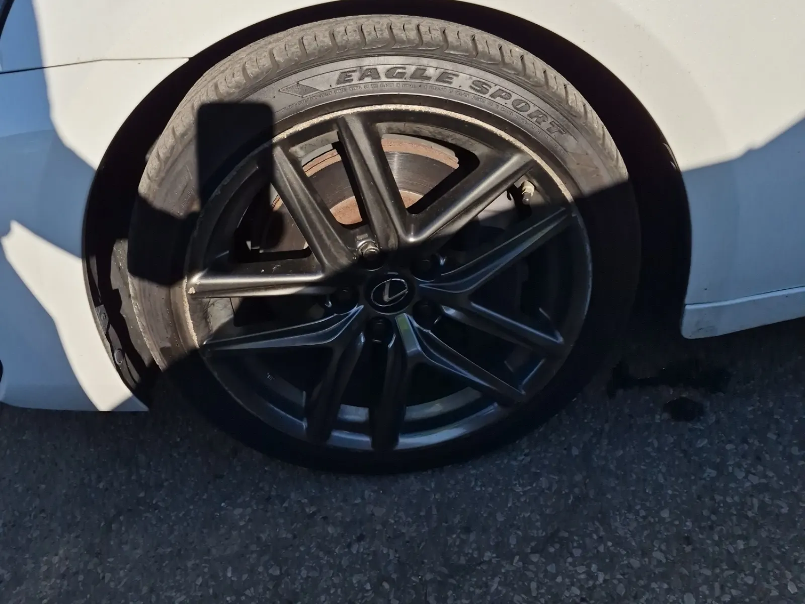 Front driver wheel/tire photo