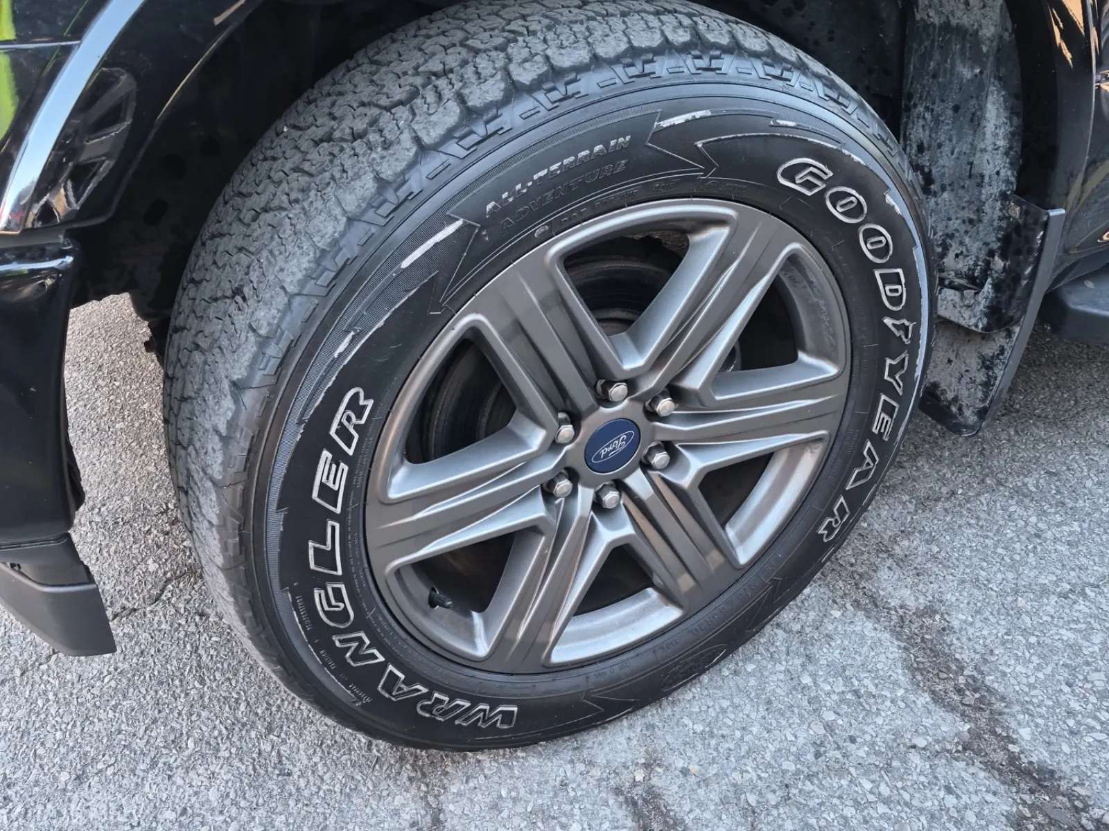 Front driver wheel/tire photo