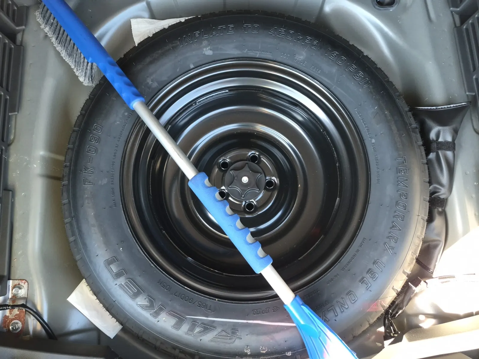 Spare Tire & Wheel Photo
