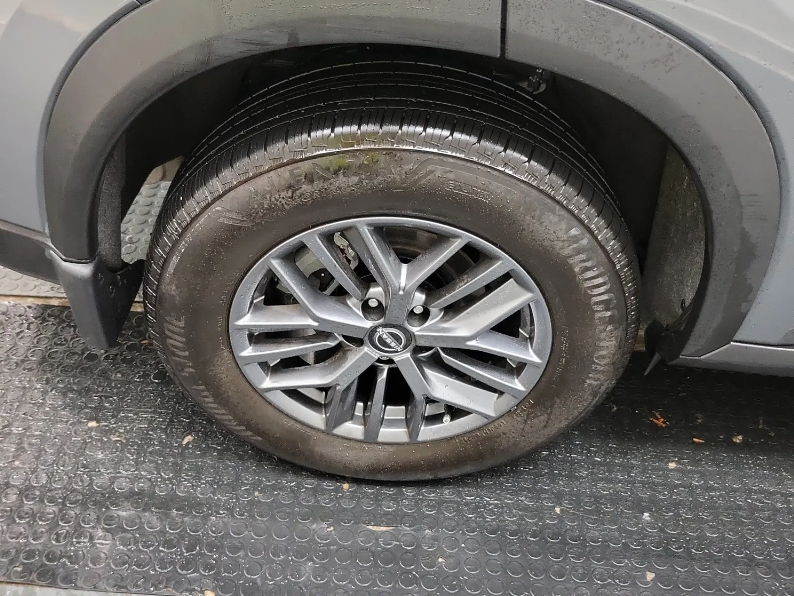 Right Rear Wheel/Tire Photo