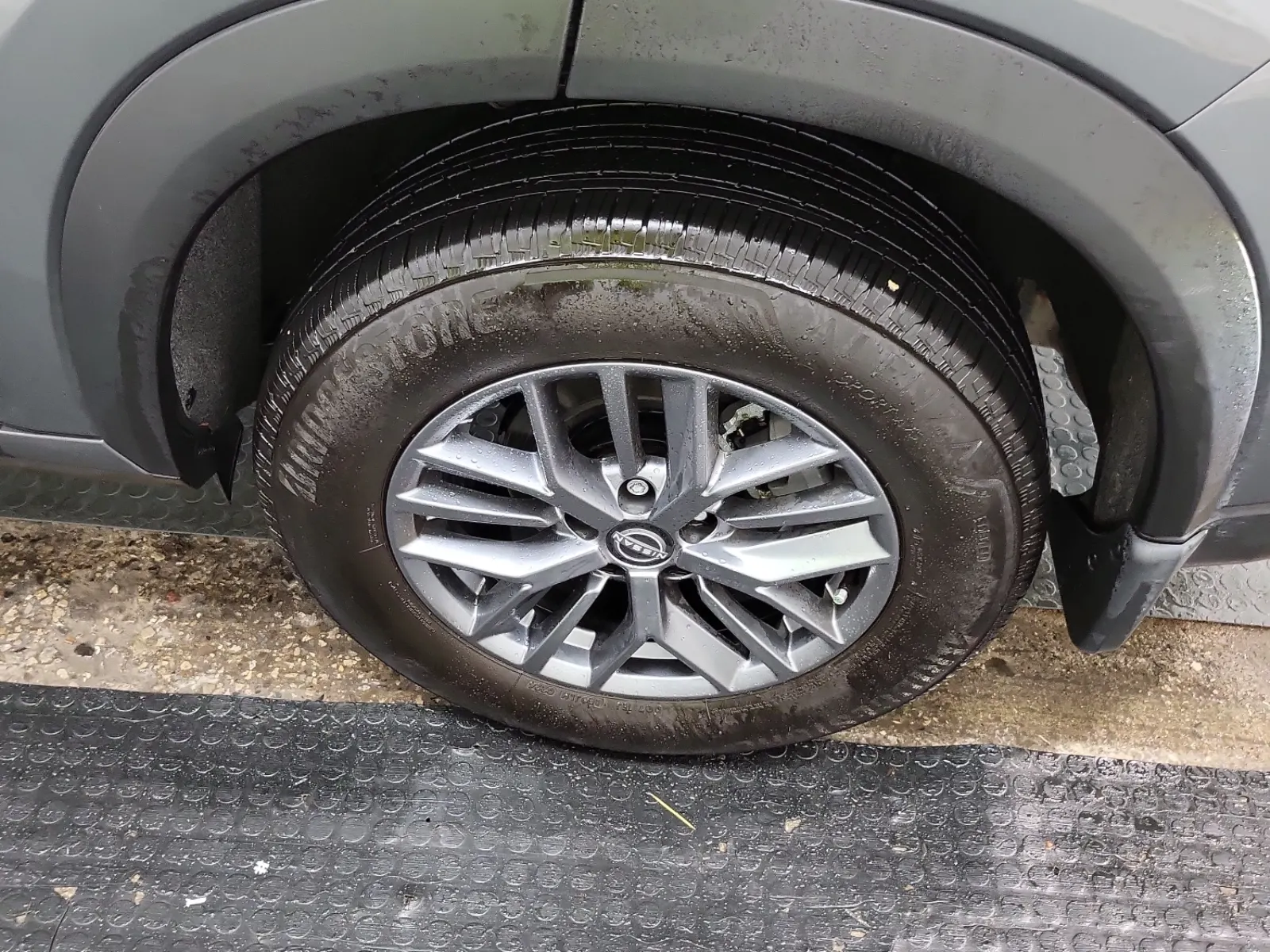 Left Rear Wheel/Tire Photo