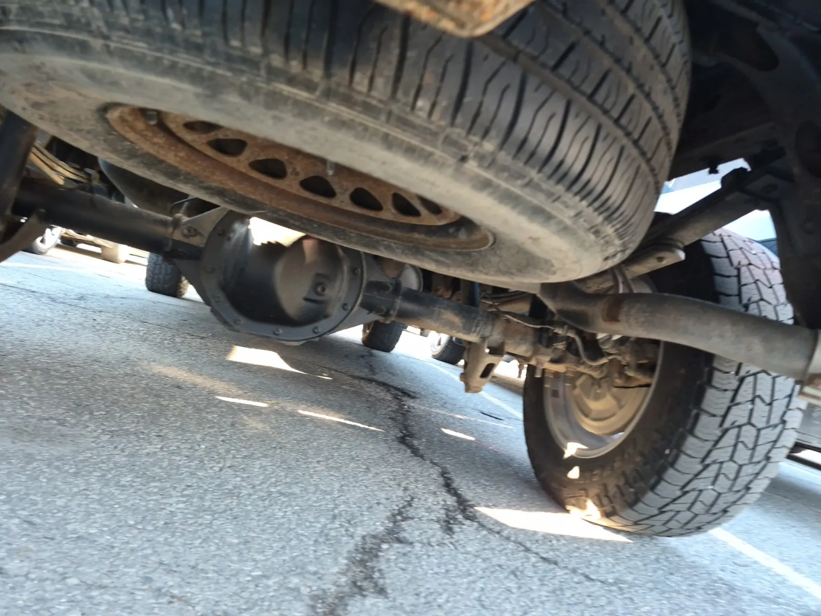 Undercarriage - Rear Photo
