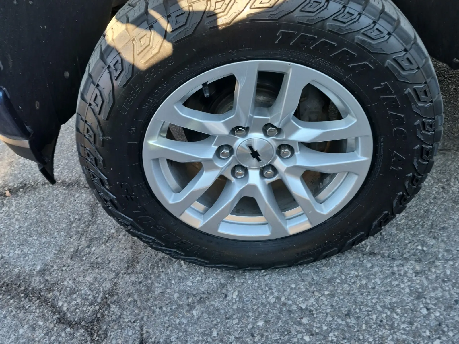 Front driver wheel/tire photo