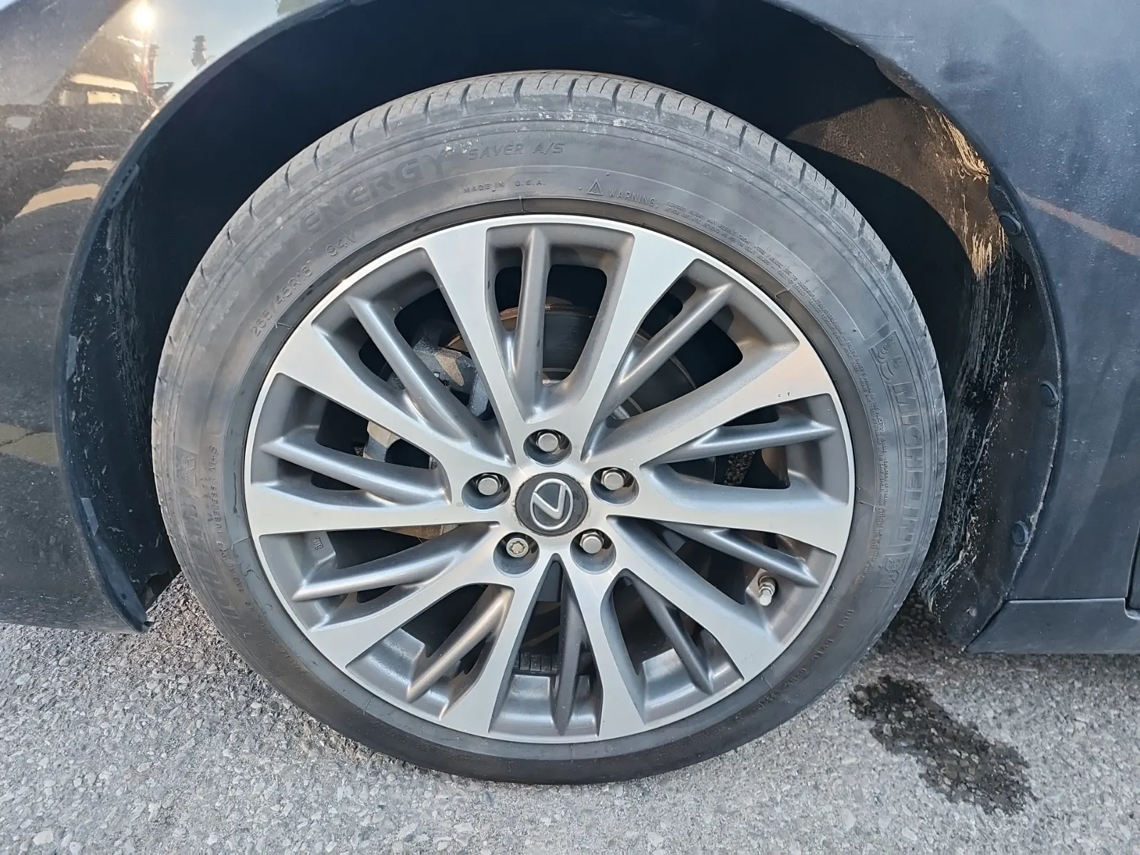 Front driver wheel/tire photo