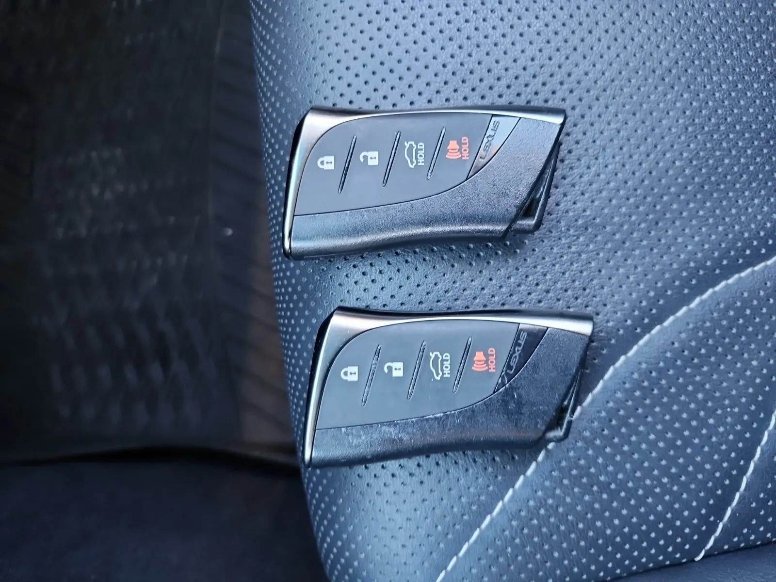 Keys/Fobs/Manual Photo