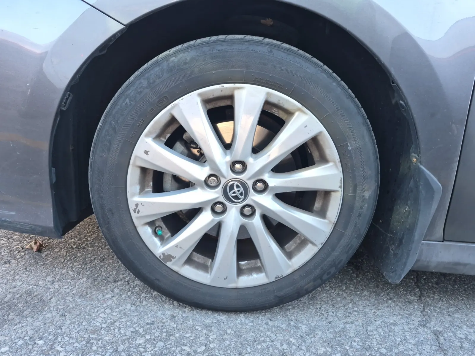 Front driver wheel/tire photo