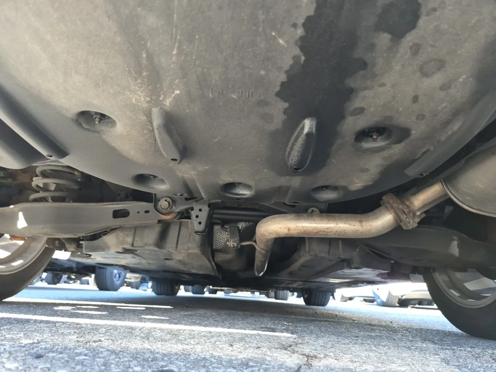 Undercarriage - Rear Photo