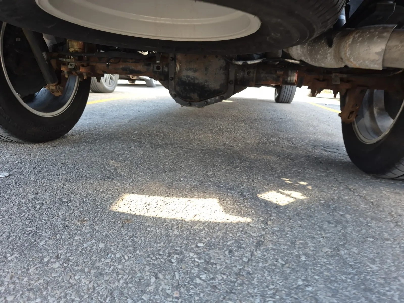 Undercarriage - Rear Photo