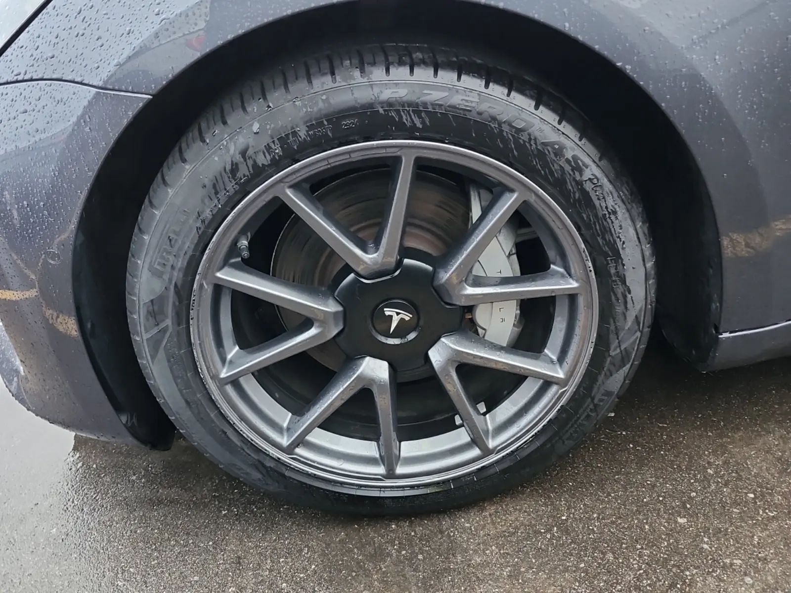 Front driver wheel/tire photo