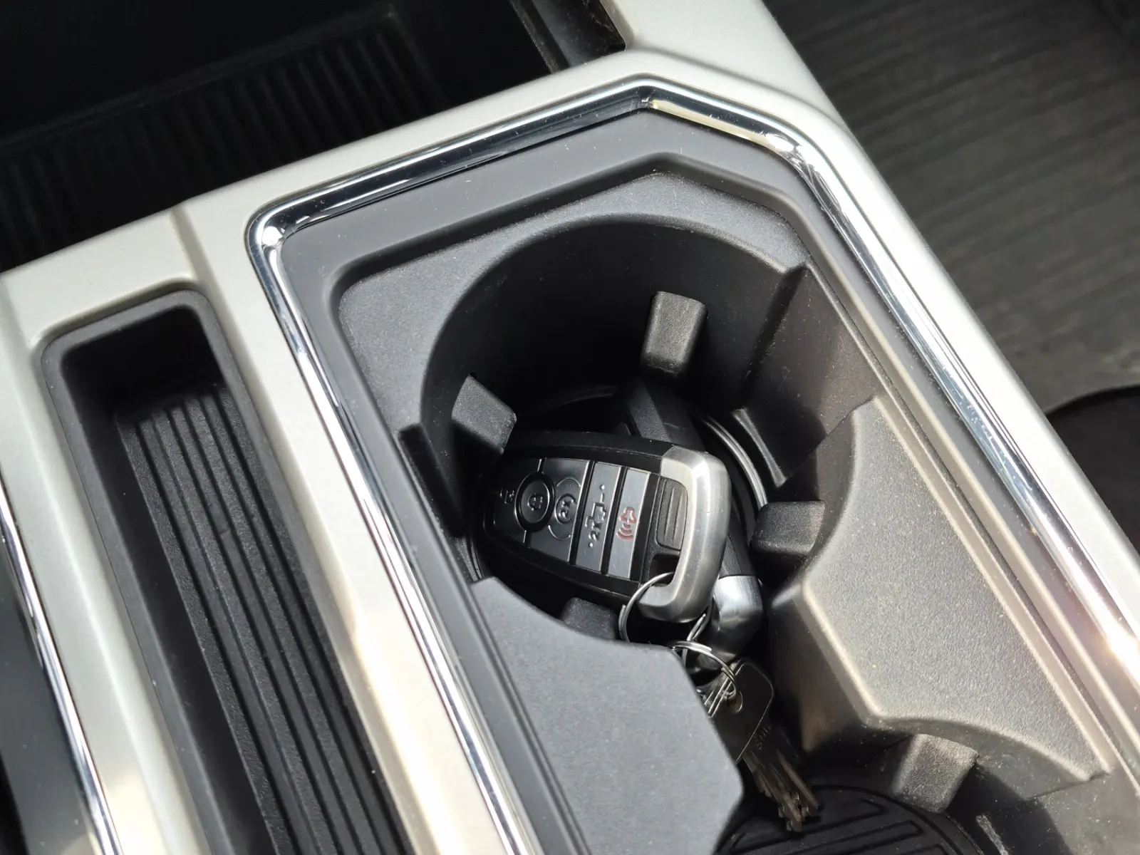 Keys/Fobs/Manual Photo