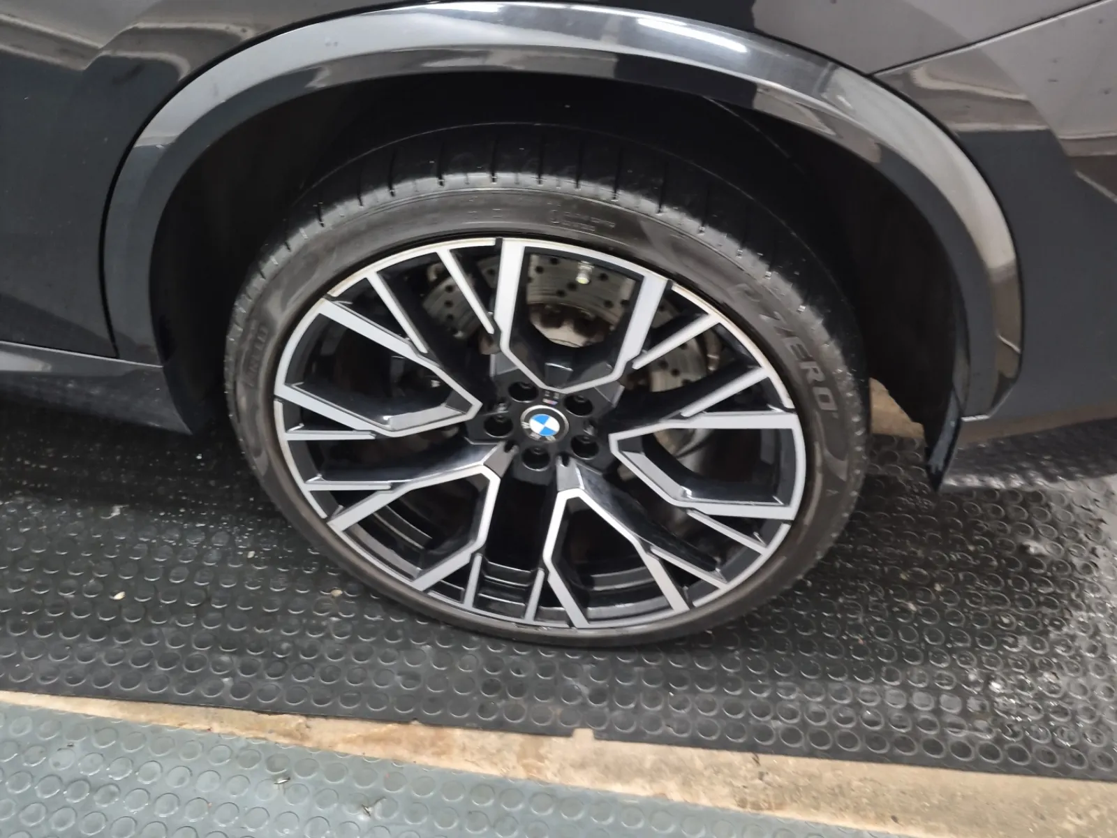 Left Rear Wheel/Tire Photo
