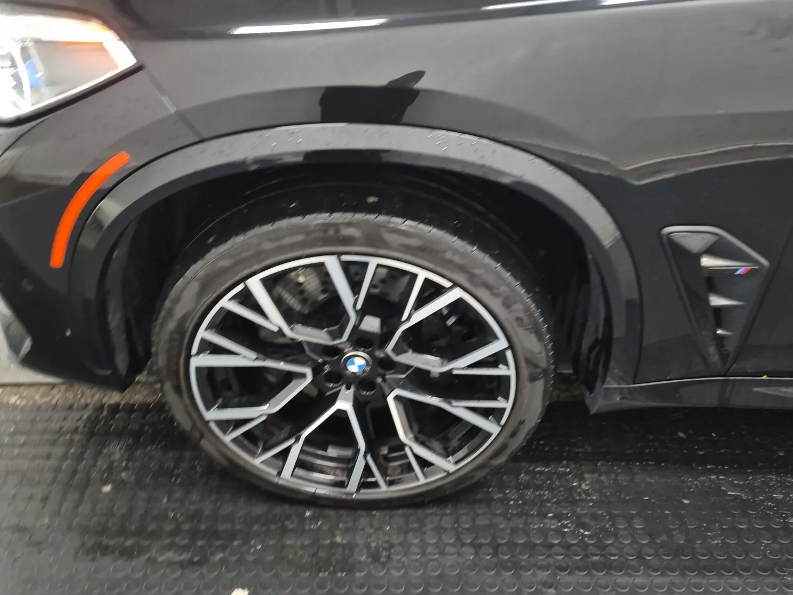 Front driver wheel/tire photo
