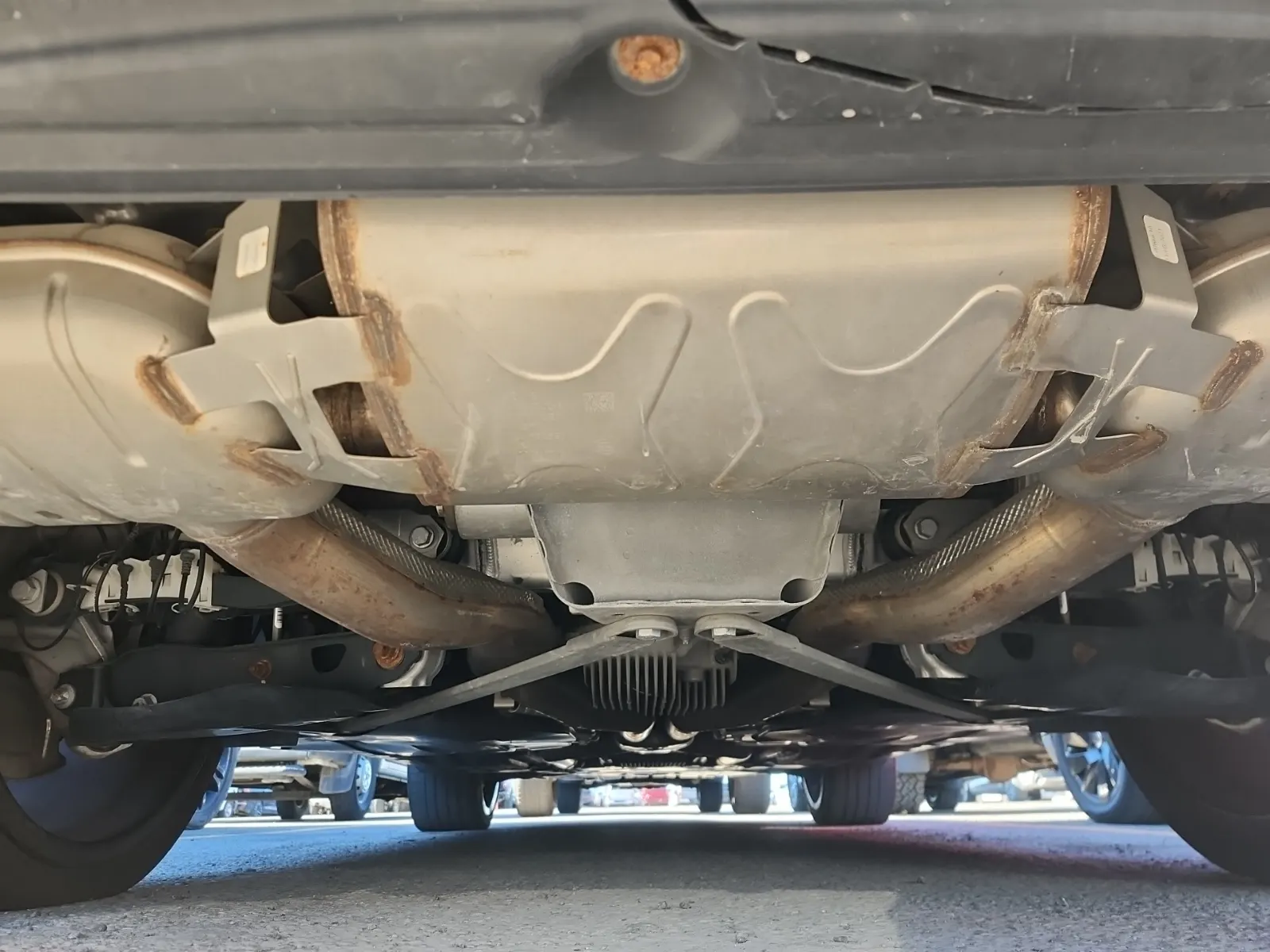 Undercarriage - Rear Photo