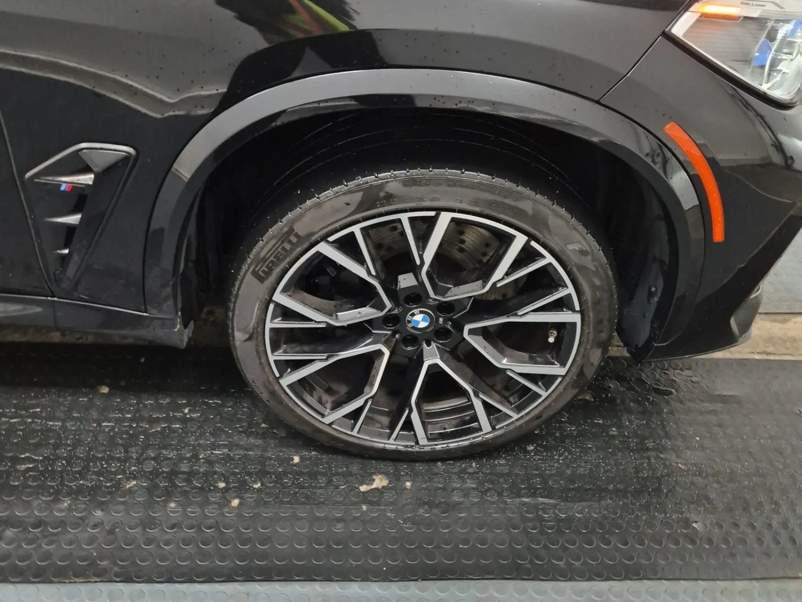 Right Front Wheel/Tire Photo