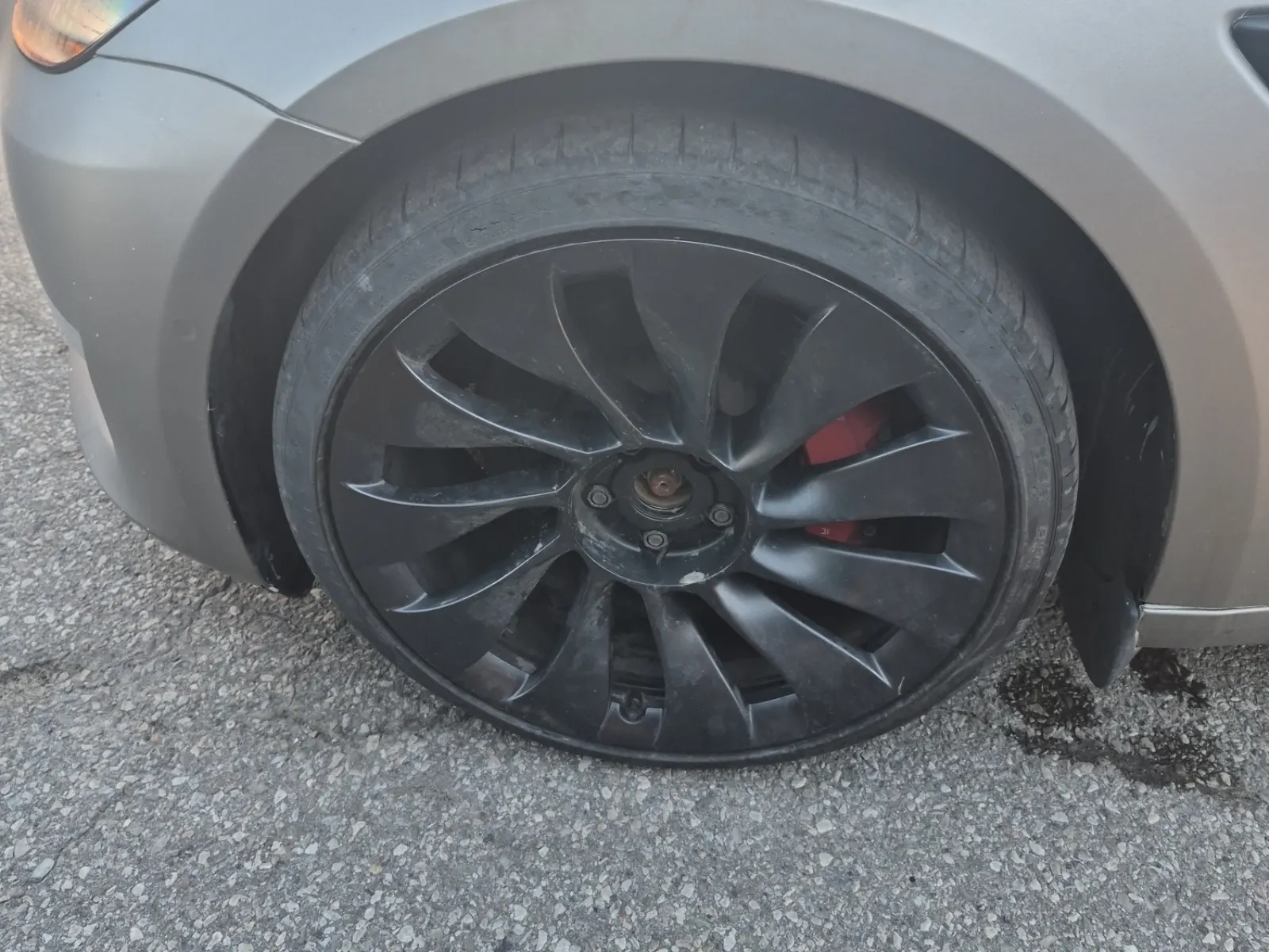 Front driver wheel/tire photo