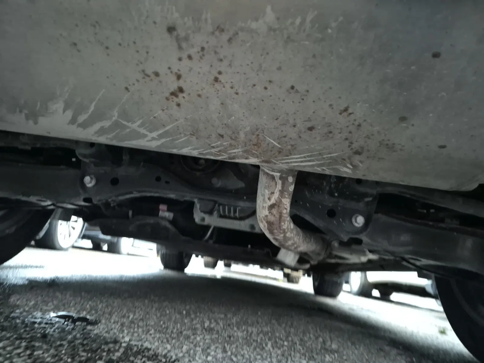 Undercarriage - Rear Photo