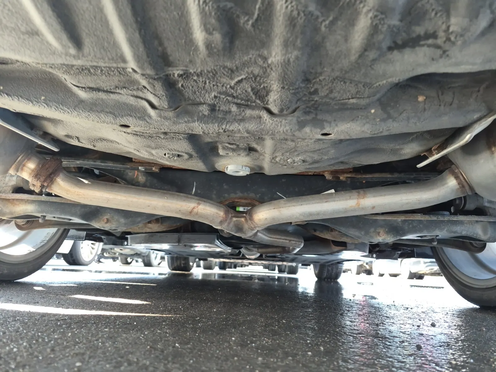 Undercarriage - Rear Photo