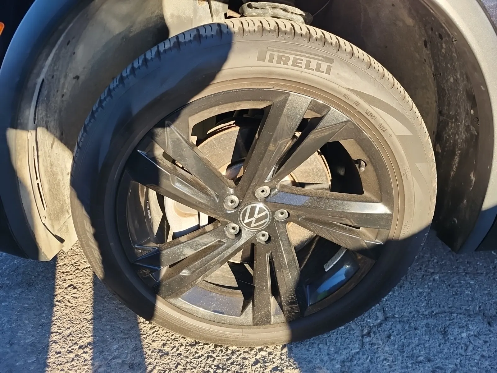 Front driver wheel/tire photo