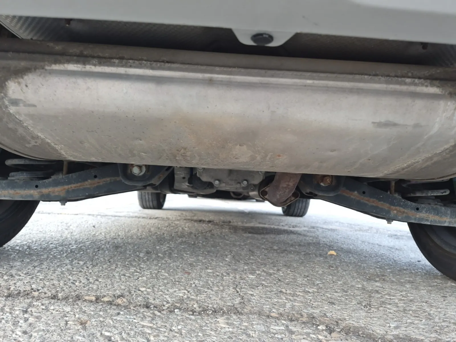Undercarriage - Rear Photo