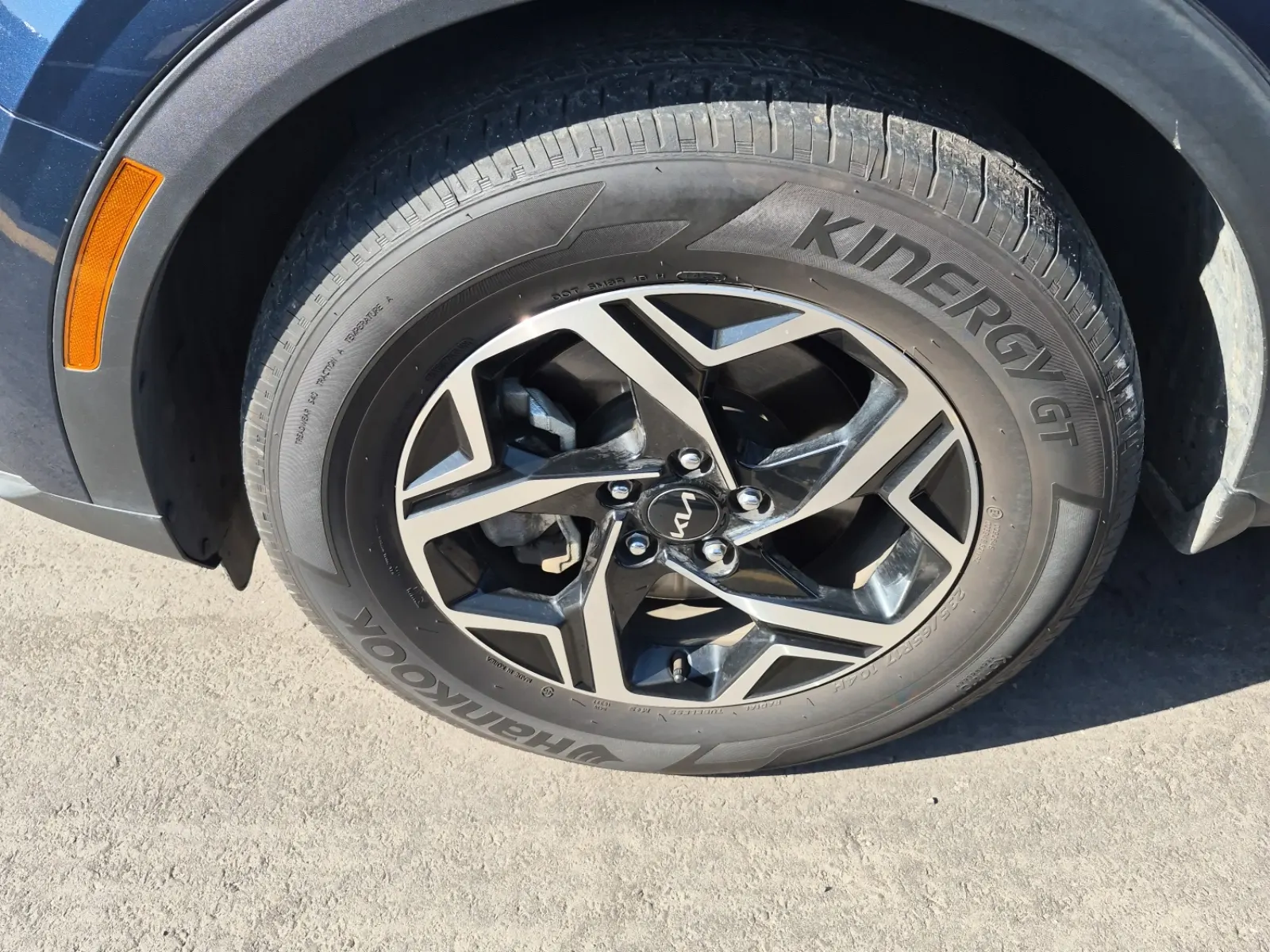 Front driver wheel/tire photo