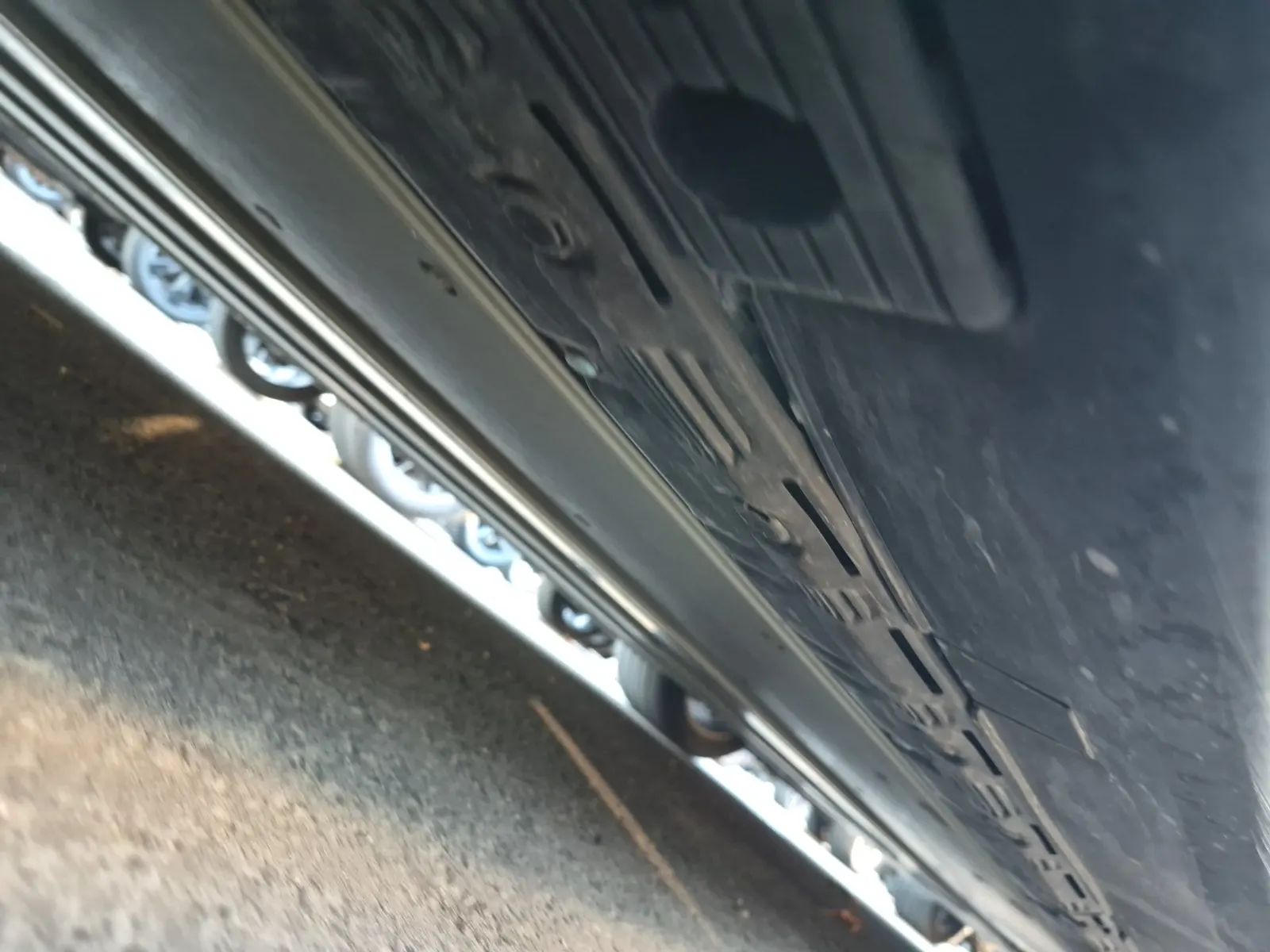 Undercarriage - Passenger Photo