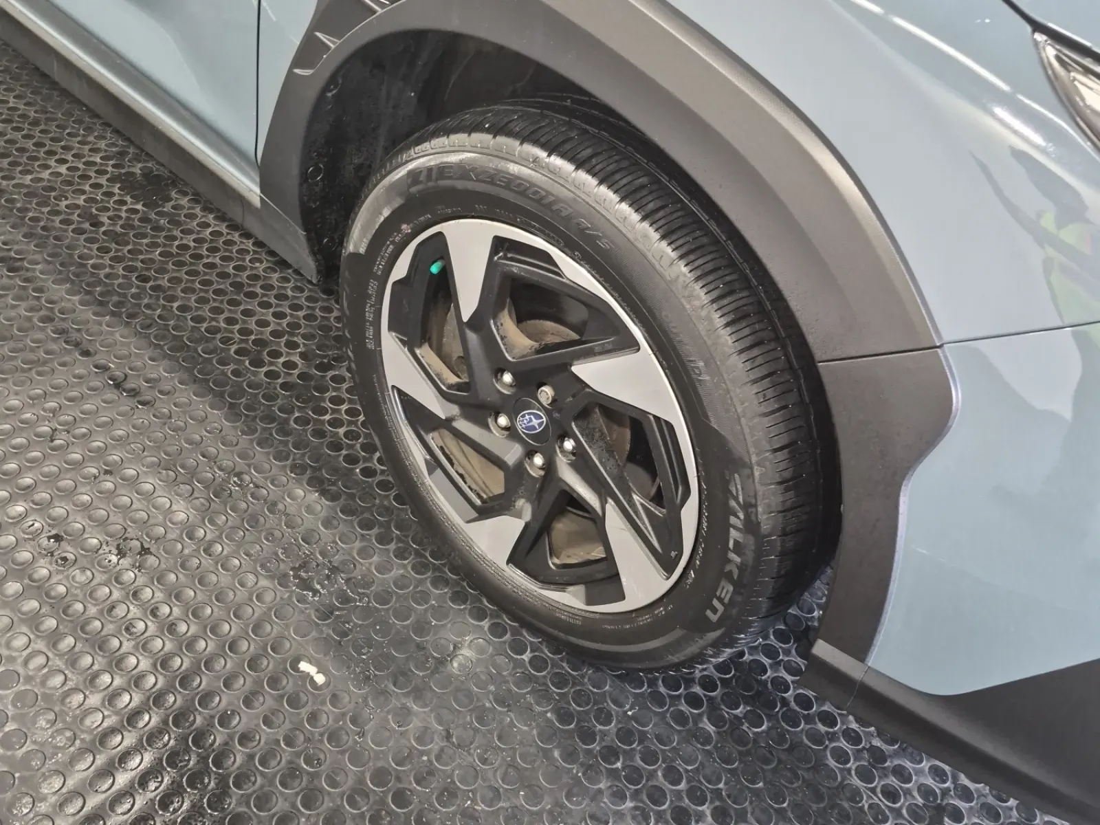 Right Front Wheel/Tire Photo
