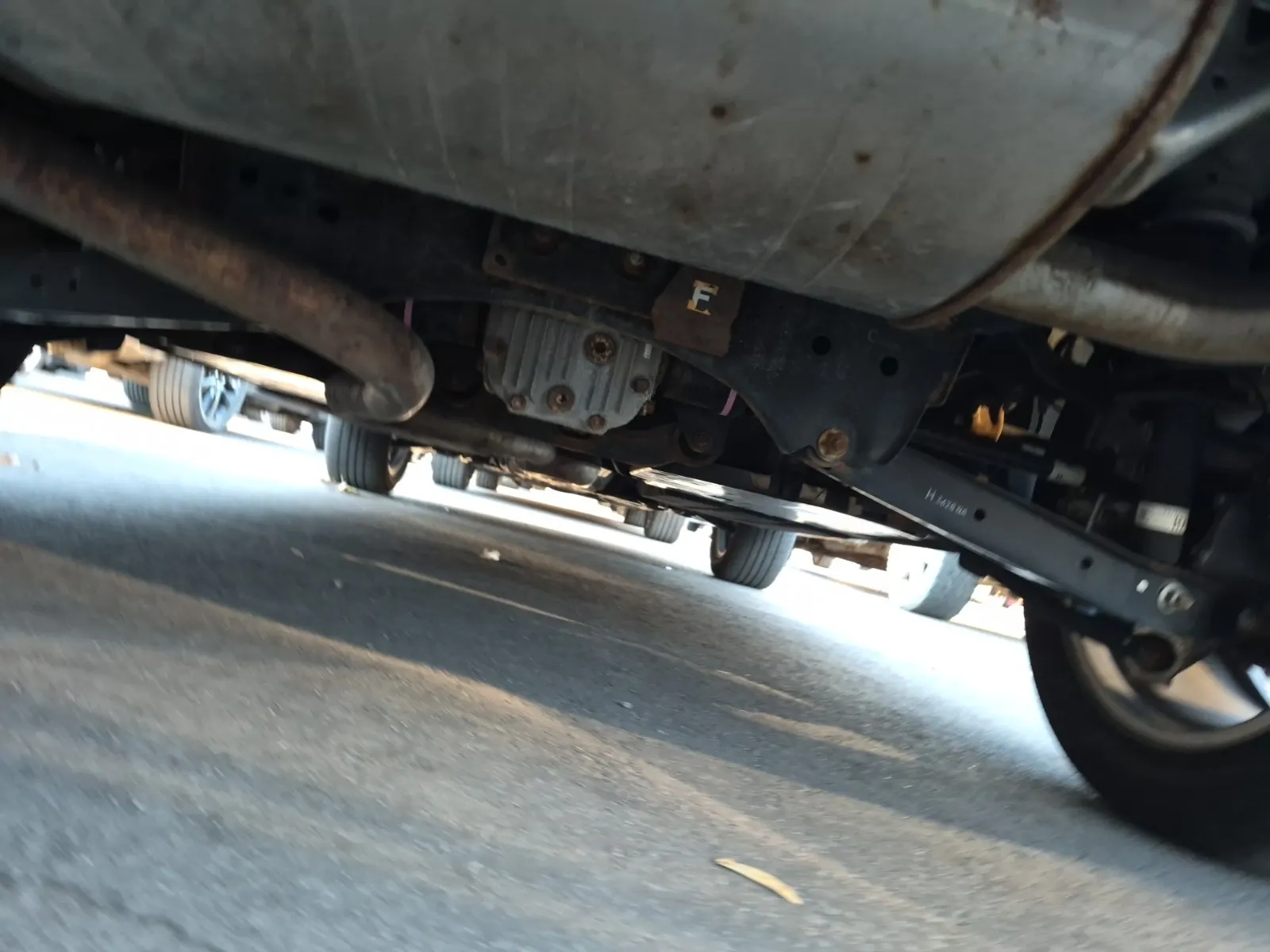 Undercarriage - Rear Photo