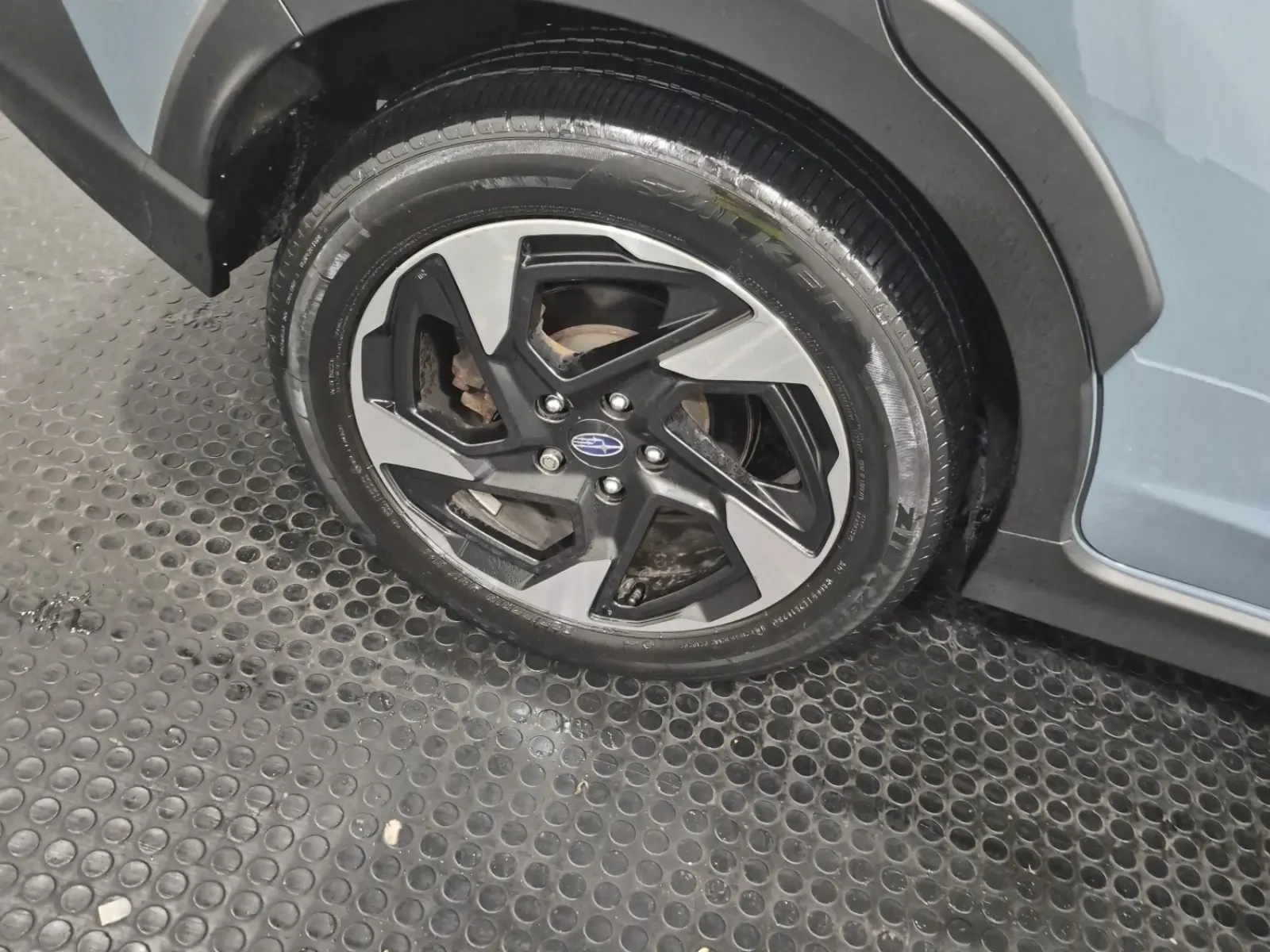 Right Rear Wheel/Tire Photo