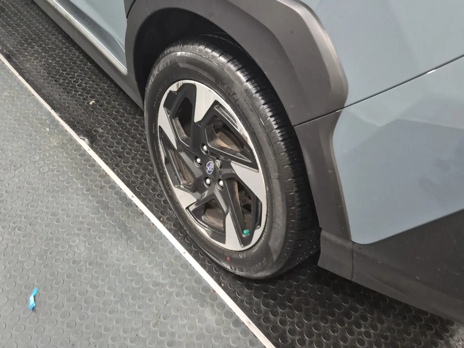 Left Rear Wheel/Tire Photo