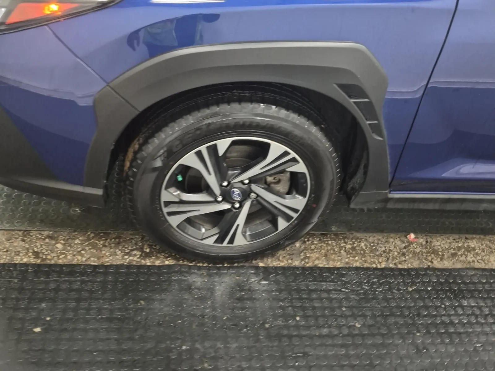 Front driver wheel/tire photo