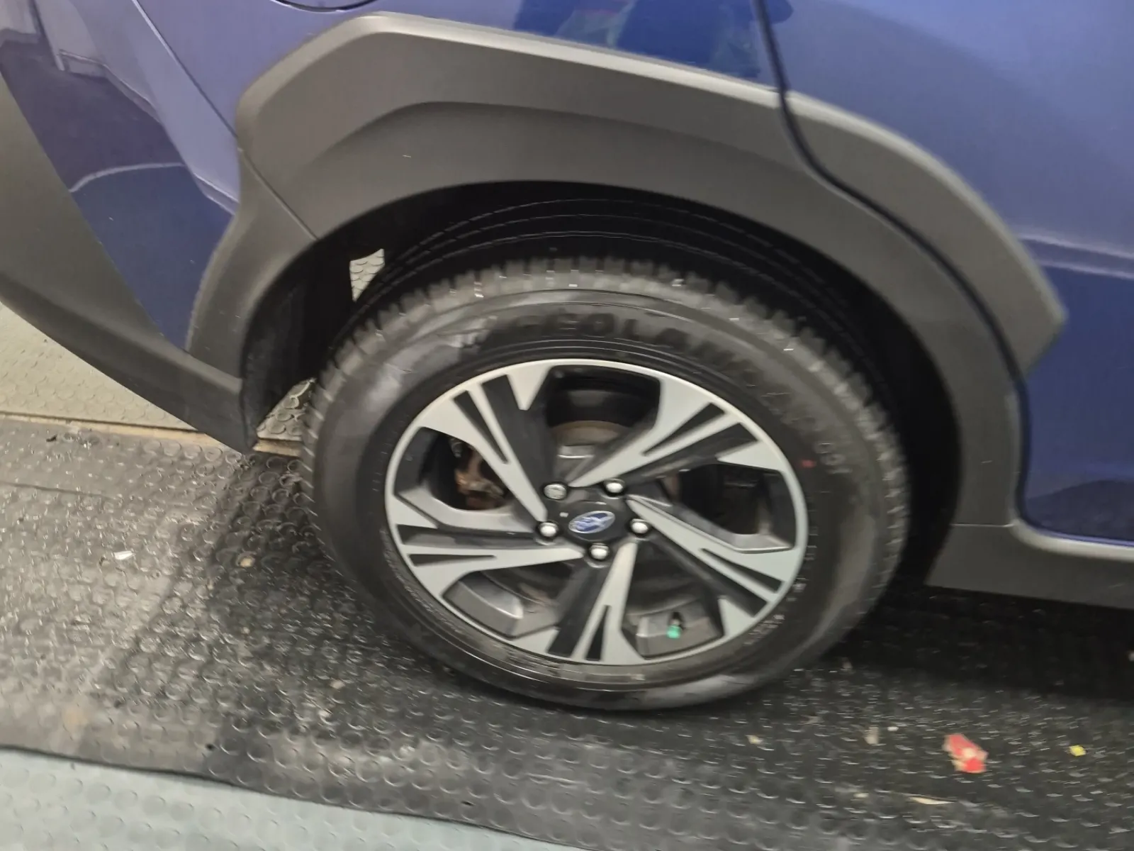 Right Rear Wheel/Tire Photo