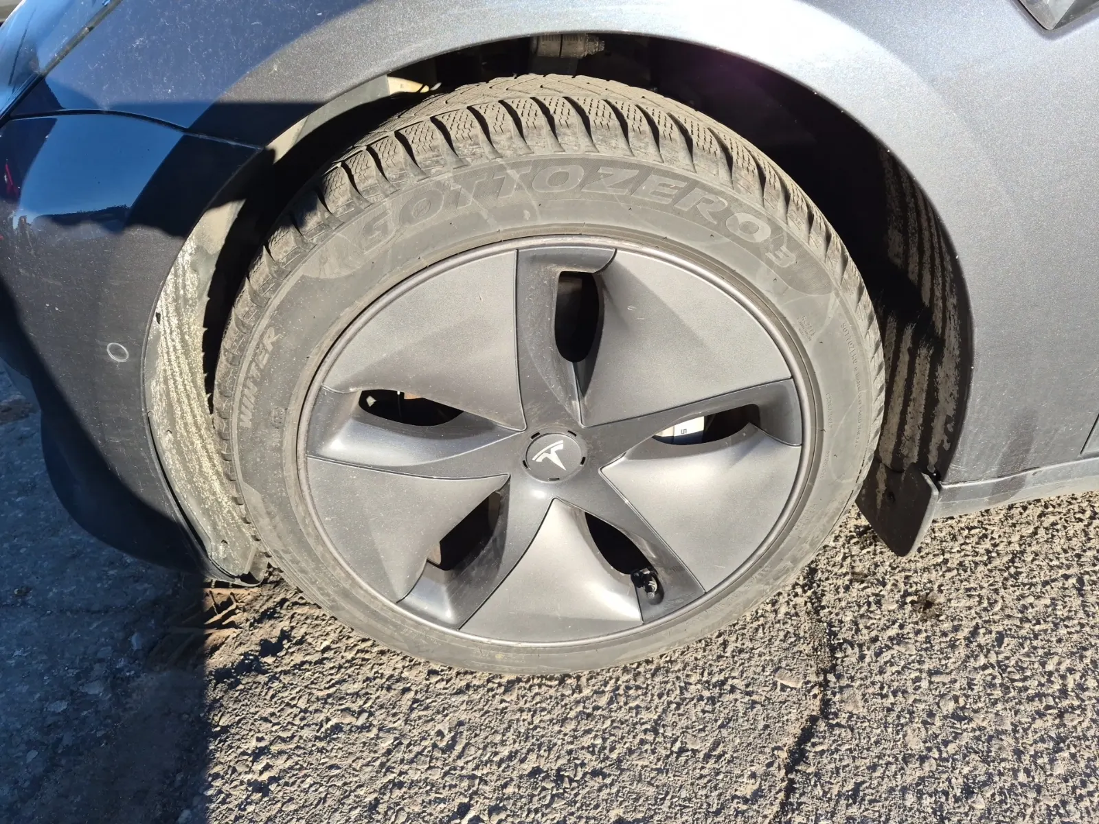 Front driver wheel/tire photo