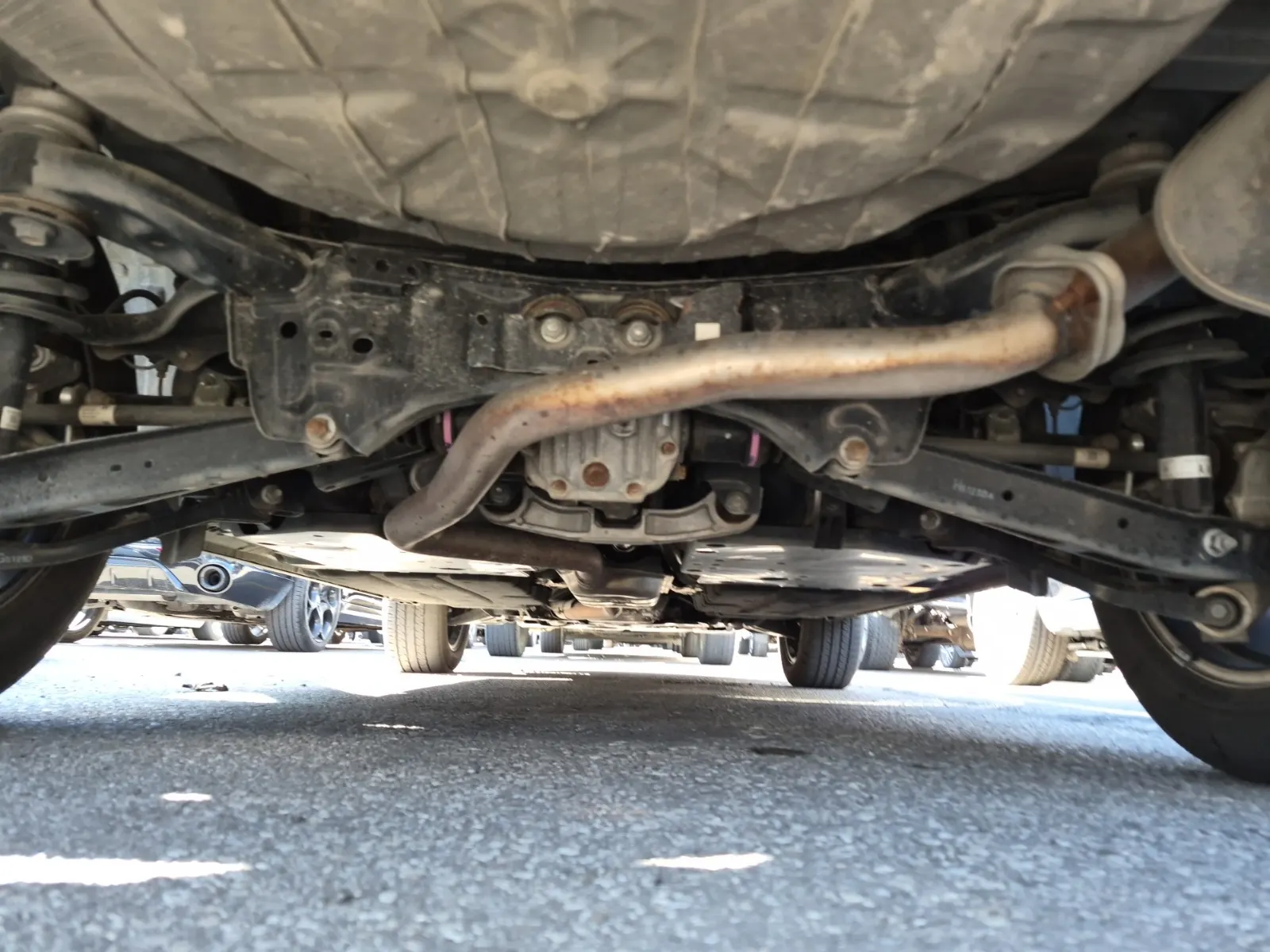 Undercarriage - Rear Photo