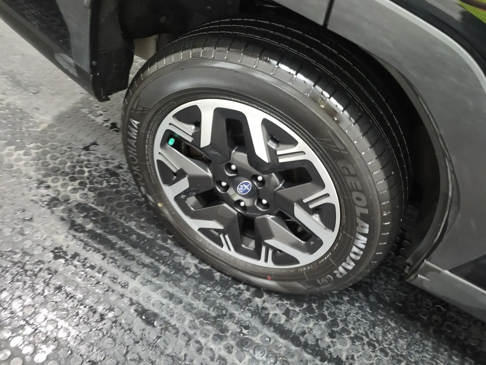 Right Rear Wheel/Tire Photo