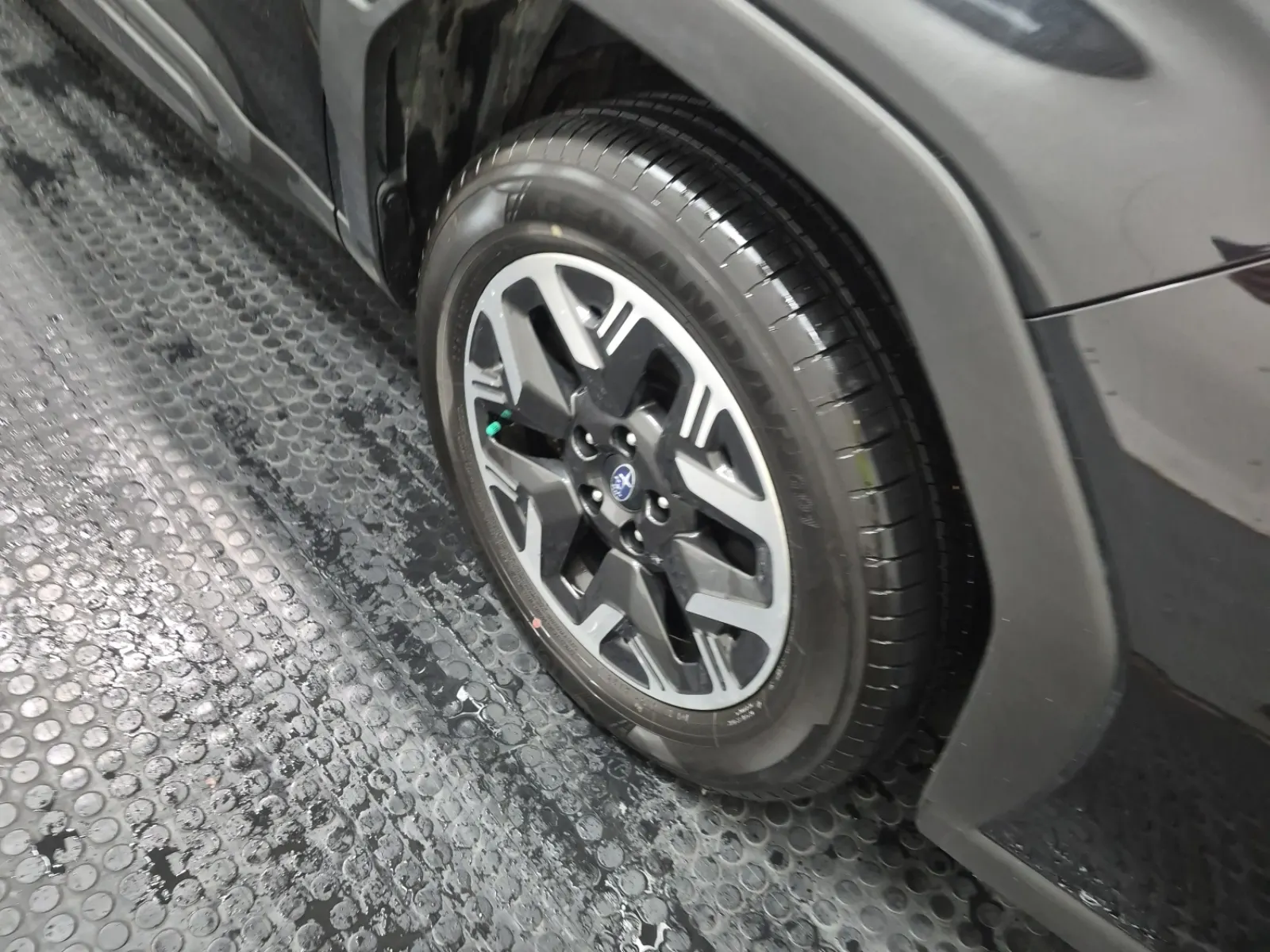 Right Front Wheel/Tire Photo