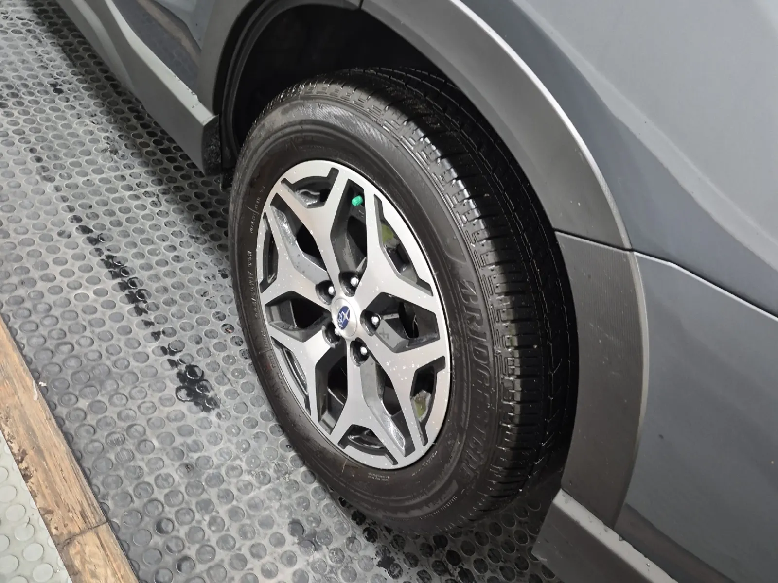 Left Rear Wheel/Tire Photo