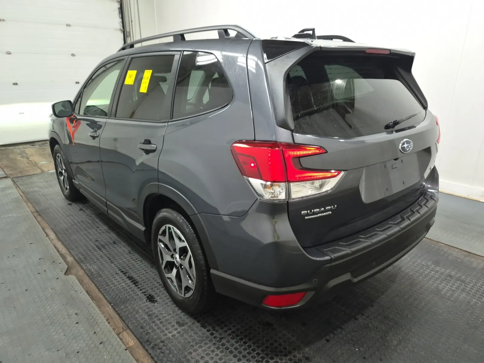 Driver Rear 3/4 Photo